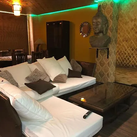Bhudas بيت ضيافة